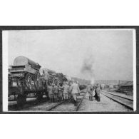 En route pour Verdun. [légende d'origine]