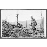 Mitrailleuse boche. Bois Nawé. [légende d'origine]