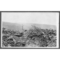 Emplacement de mitrailleuse boche. Verdun. Attaque du Poivre. [légende d'origine]