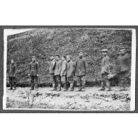 Prisonniers qui ne s'en font pas. Attaque du Poivre. [légende d'origine]