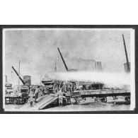 Débarquement à Dunkerque. [légende d'origine]