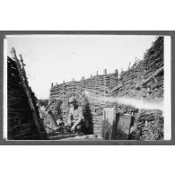 Ancienne position de crapouillot boche. L'Yser. [légende d'origine]