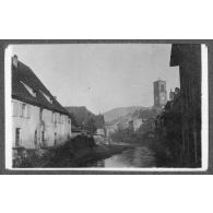 Maison en bordure de la Doller. Massevaux. [légende d'origine]