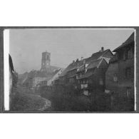 Vieilles maisons et cathédrale. Massevaux. [légende d'origine]