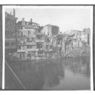 [Maisons et arrière-boutiques de Verdun en ruine].
