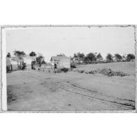 Un des dépôts de munitions, le D2 et son "Péchaud" [Péchot]. Les Echelons près de Perthes. [légende d'origine]