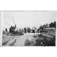 Le déchargement des obus au D2. [légende d'origine]