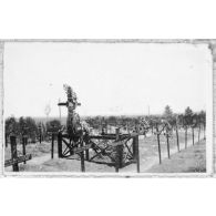 La tombe d'un de nos camarades (Chivot) à Croix en Champagne. [légende d'origine]