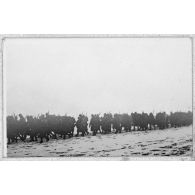 Les fantassins vont en position. [légende d'origine]