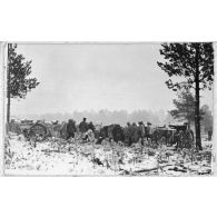 Le peloton des élèves brigadiers apprend la manœuvre du Rimailho. [légende d'origine]