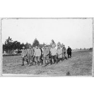 Elèves brigadiers. [légende d'origine]