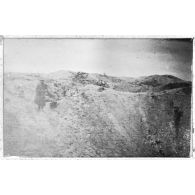 Le bord d'un entonnoir. Le coin des entonnoirs de la cote 200. [légende d'origine]