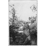 Maëder à l'observatoire du bois des 105. Tranchées près de Tahure. [légende d'origine]