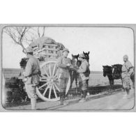 Une étape. La voiture observatoire. Repos du groupe, Courtisols (Marne). [légende d'origine]