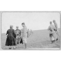 Les officiers du groupe. Camp de Mailly. [légende d'origine]