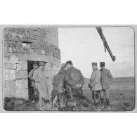 Les officiers du groupe. [légende d'origine]