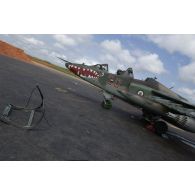 A l'aéroport de Yamoussoukro, dépollution des épaves des deux Sukhoi SU-25 de l'armée ivoirienne ayant bombardé une emprise française à Bouaké le 6 novembre 2004. Bombe en place.