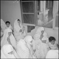 Assistances sanitaires et sociales dispensées par le personnel des équipes médico-sociales itinérantes (EMSI) au Cercle féminin de Ville nouvelle.