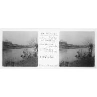 La Meuse entre Dugny et Belleray. Sur la rive gauche, grottes de la Falouse. L. C. - 19 nov[embre] 1916. [légende d'origine]