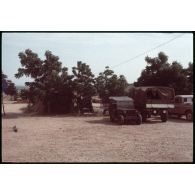 Abeché II° escadron / RICM (photographe : Lieutenant Serra). [légende d'origine]<br>