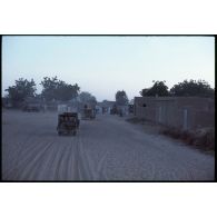 Abeché - Patrouille du II° escadron / RICM. [légende d'origine]<br>