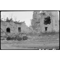 [Maisons en ruines].<br>