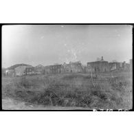 [Village en ruine].
