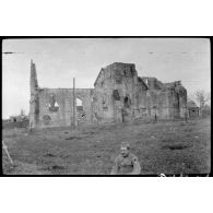 [Une église en ruine].