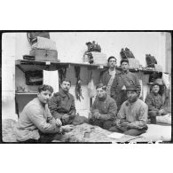 [Soldats dans une chambrée].