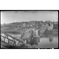 [Un pont détruit].