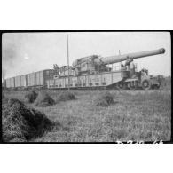 [Artillerie lourde sur voie ferrée, pièce de 305 mm modèle 1893/96  sur affût-truc à berceau].