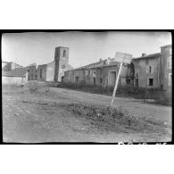 [Un village en ruine].