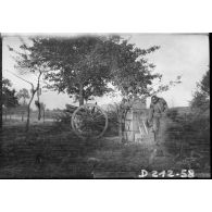 [Servants d'un canon].