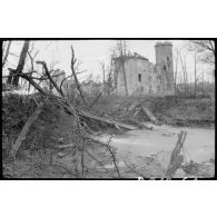 [Bâtiments en ruine].