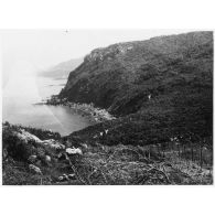 Cap Roux (à l'est, l'Algérie est séparée de la Tunisie par une ligne qui commence au Cap Roux). [légende d'origine]<br>