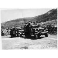 Herse (nom donné à la ligne Morice, barrage électrifié séparant l'Algérie de la Tunisie par les soldats français) au point kilométrique 141. [légende d'origine]<br>