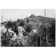 Piton (pointe d'une montagne élevée) face à la côte 263. [légende d'origine]<br>