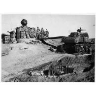 Phare de Toustain, commune de l'Algérie française située dans l'arrondissement de Bône (30 km au sud-est de Bône) et dans le département de Constantine. [légende d'origine]<br>