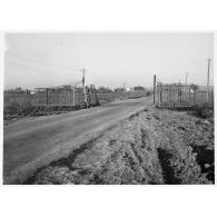 Porte sud du Tarf, ville entourée de forêts dans la région de Constantine (10 km à l'est de la frontière tunisienne, 30 km à l'ouest de Bône). [légende d'origine]<br>