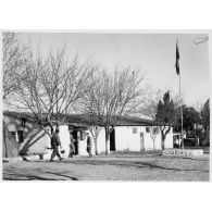 Cour et bureaux du 1/29. [légende d'origine]<br>