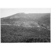 Vue du barrage depuis la côte 263. [légende d'origine]<br>