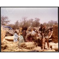 Abeché  - Le marché (photographe : Lieutenant De Stabenrath, RICM, II° escadron). [légende d'origine]<br>
