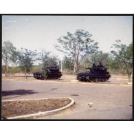 N'Djamena- Rembarquements des Nigerians (photographe : Lieutenant De Stabenrath, RICM, II° escadron). [légende d'origine]