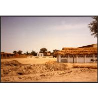 Les Boukarcus construits comme logements par le Groupement d'Ati. [légende d'origine] <br>