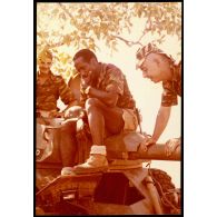 Abeché  - Vie en poste (II° escadron du RICM). [légende d'origine]<br>