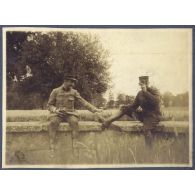 Au château d'Hannoncelles avec mon ami André. [légende d'origine]