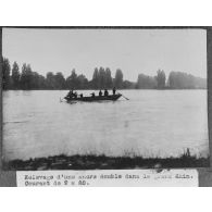 Relevage d'une ancre double dans le grand Rhin. Courant de 2 m 80. [légende d'origine]