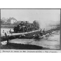 Passage du canon de 240 mm (voiture-affût) - Vue d'amont. [légende d'origine]