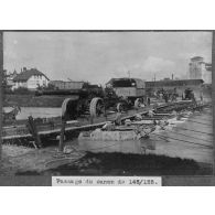 Passage du canon de 145/155. [légende d'origine]