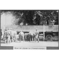 Mise en place de l'avant-train. [légende d'origine]